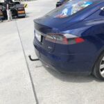 Tesla Model S mit Anhängerkupplung